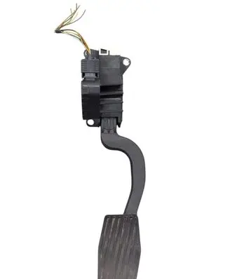 Opel Corsa D Accelerator throttle pedal 13305804 B720 F448000A