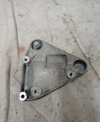 Buick Encore I Engine mounting bracket 55577637