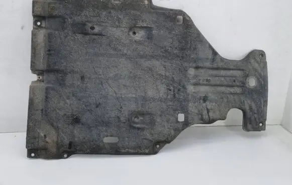 Chrysler Pacifica Center/middle under tray cover