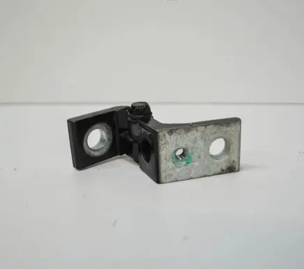 Skoda Octavia Mk2 (1Z) Rear door upper hinge 6Y0833402C