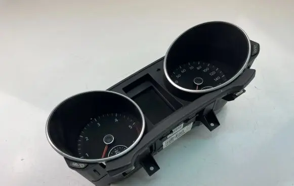Volkswagen Golf VII Speedometer (instrument cluster) 5K0920963A