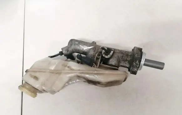 Toyota Corolla E120 E130 Master brake cylinder 744712514