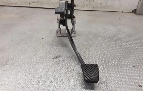 Hyundai Sonata Brake pedal 