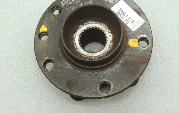 Alfa Romeo Giulietta Front wheel hub spindle knuckle 51773149 51813925
