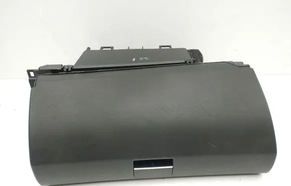Mercedes-Benz A W169 Glove box