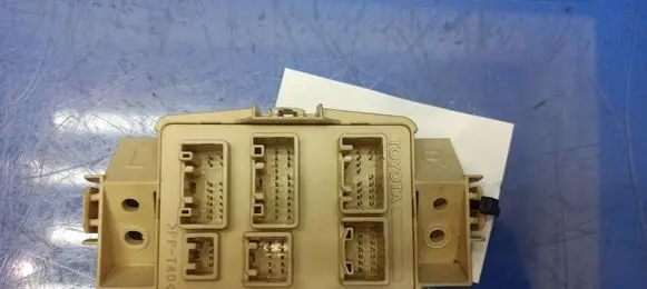 Lexus SC 430 Fuse module