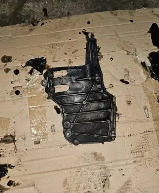 BMW X6 E71 A/C compressor mount bracket 7585167 68572910