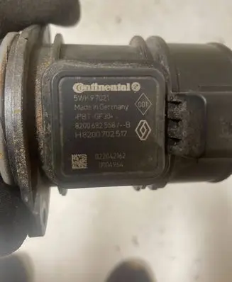 Renault Megane III Mass air flow meter H8200702517 5WK97021