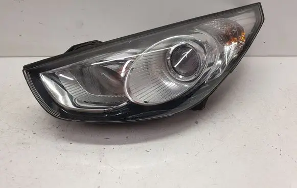 Hyundai ix35 Headlight/headlamp 921012Y
