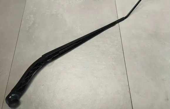 Opel Insignia A Front wiper blade arm 13227399