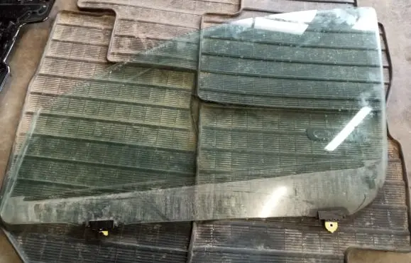Mitsubishi Outlander Front door window glass four-door 5706A275