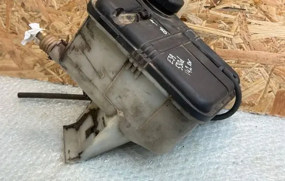 BMW 5 E39 Coolant expansion tank/reservoir 2248050