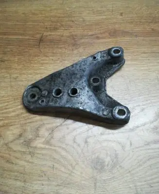 Volkswagen Polo IV 9N3 Engine mounting bracket 6Q0199185AB