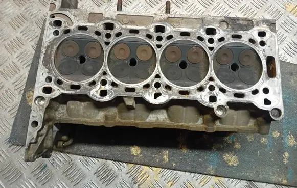 Opel Astra J Engine head 55568426
