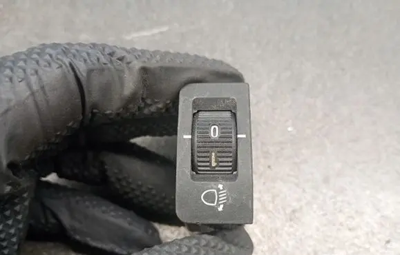 BMW 7 E38 Fog light switch 8360843