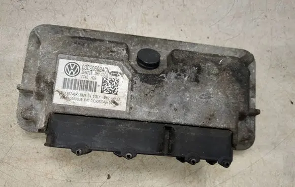 Volkswagen Polo V 6R Engine control unit/module 03C906024CN