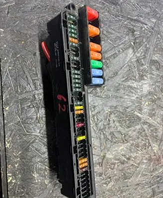 BMW 5 E60 E61 Fuse module 6957330