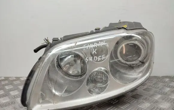 Volkswagen Touran I Headlight/headlamp 1T0941031K