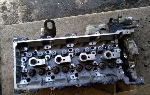 Mercedes-Benz Sprinter W906 Engine head 