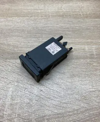 Volkswagen PASSAT B5 Windscreen/window heater switch 3B0959621E