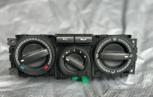 Volkswagen Transporter - Caravelle T5 Climate control unit 7H0820045AH 23406406 5190902