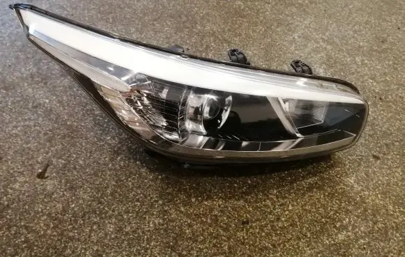 KIA Ceed Headlight/headlamp 92102A2040
