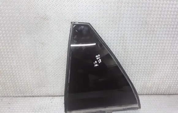 Toyota Avensis T250 Rear vent window glass 