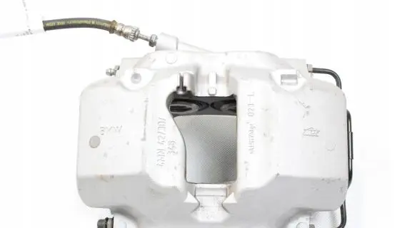 BMW 5 G30 G31 Front brake caliper 6883483