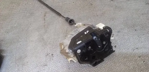 Volkswagen PASSAT B7 Front door lock 3C1837015A