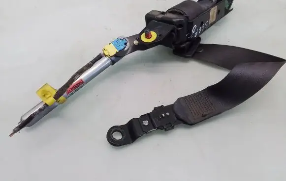 Volvo S60 Front seatbelt