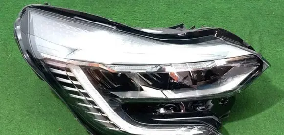 Renault Captur II Headlight/headlamp 260104525R 01393032 1EX2474