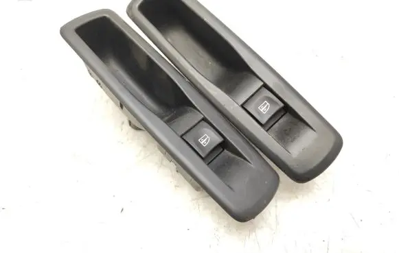 Renault Laguna III Electric window control switch 82944002R