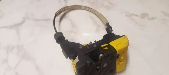 Volvo V70 Front door lock