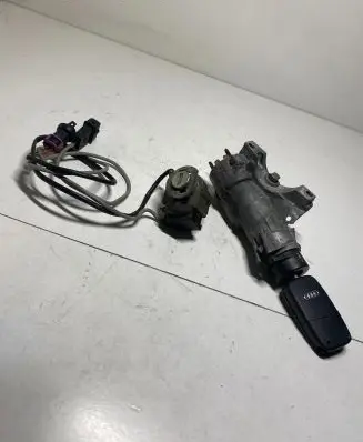 Audi A4 S4 B5 8D Ignition lock 4B0905851C