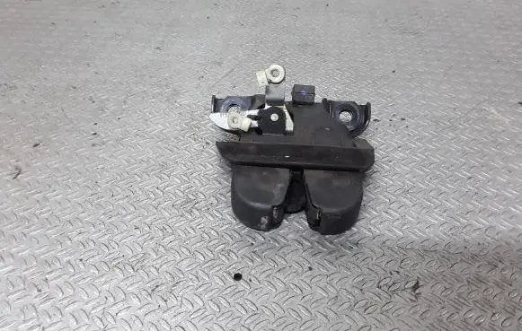 Audi A6 S6 C5 4B Tailgate/trunk/boot lock/catch/latch 4B9827520