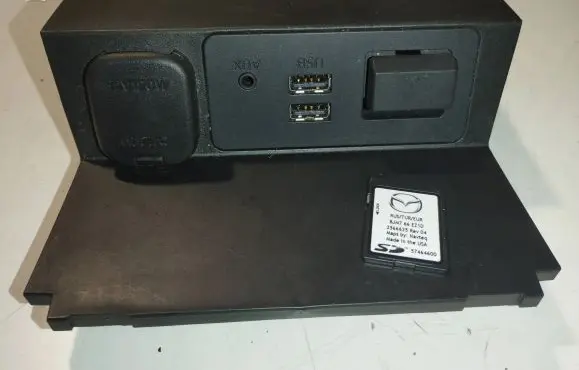 Mazda 6 USB socket connector GML8844A1 K3006