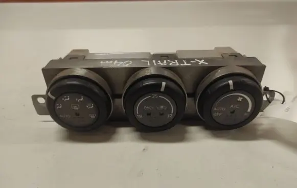 Nissan X-Trail T30 Climate control unit A0200018A04000 27500EQ410