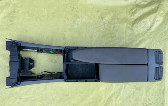 Mercedes-Benz C W204 Center console A2046802150 A2045401307
