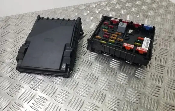 Volkswagen PASSAT CC Fuse box set 3C0937125 1K0937132F 1K0937132G