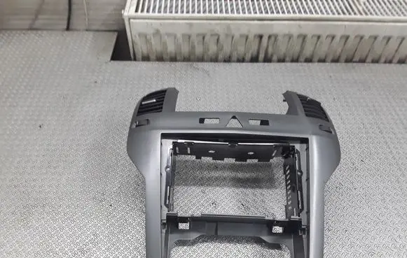Radio/GPS head unit trim