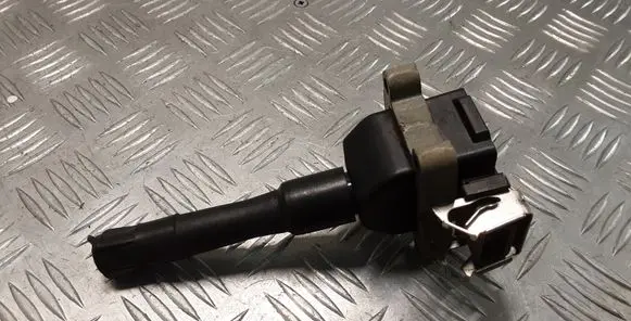 BMW 7 E38 High voltage ignition coil 1703359