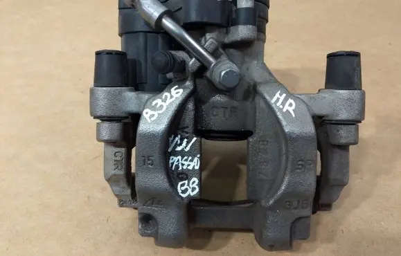 Volkswagen PASSAT B8 Rear brake caliper 3Q0615406