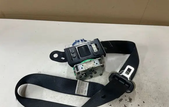 Mazda 6 Rear seatbelt 1052233 1052234