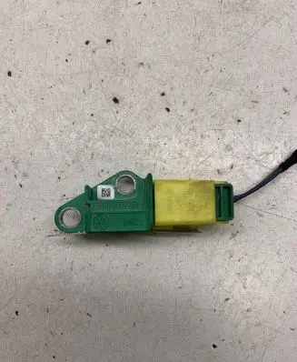Volkswagen Golf V Airbag deployment crash/impact sensor 1K0909606D 5WK43273