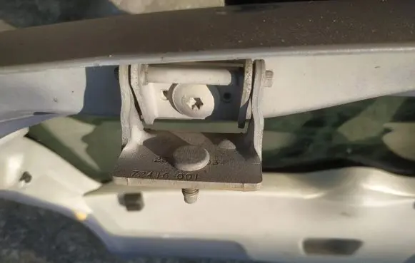Citroen C3 Tailgate/trunk/boot hinge