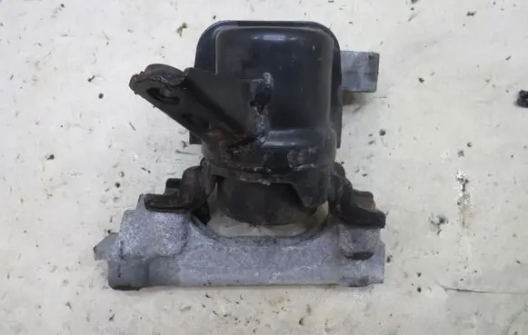 Toyota RAV 4 (XA40) Engine mount vacuum valve GMAUTO4574097