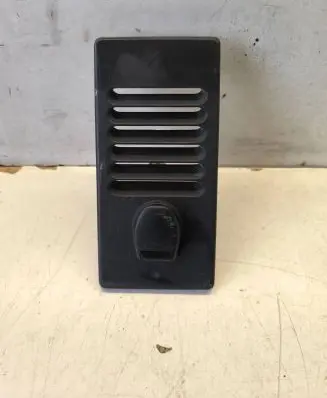 Rear air vent grill