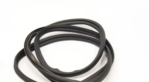 Ford Focus Seal rubber (tailgate) 