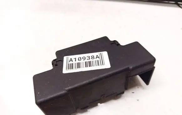 Opel Zafira B Fuse box cover 13129783