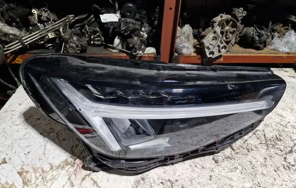 Volvo XC40 Headlight/headlamp 32404668 T16750027085